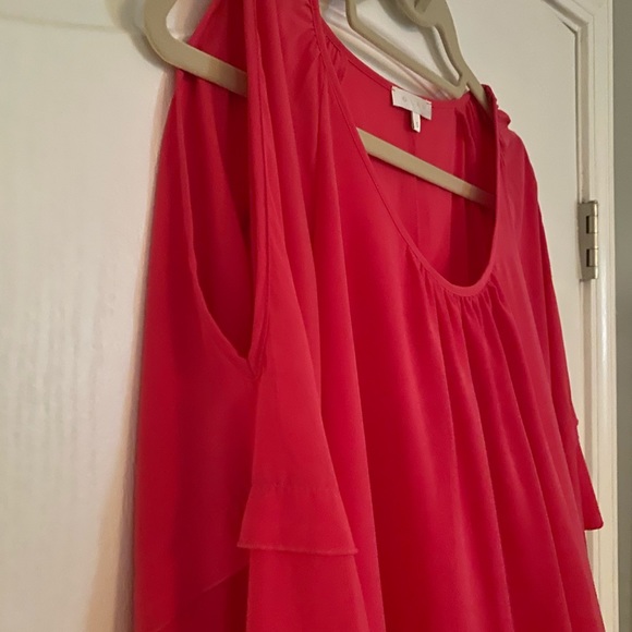 Tunic top with cut out shoulder - Picture 2 of 2